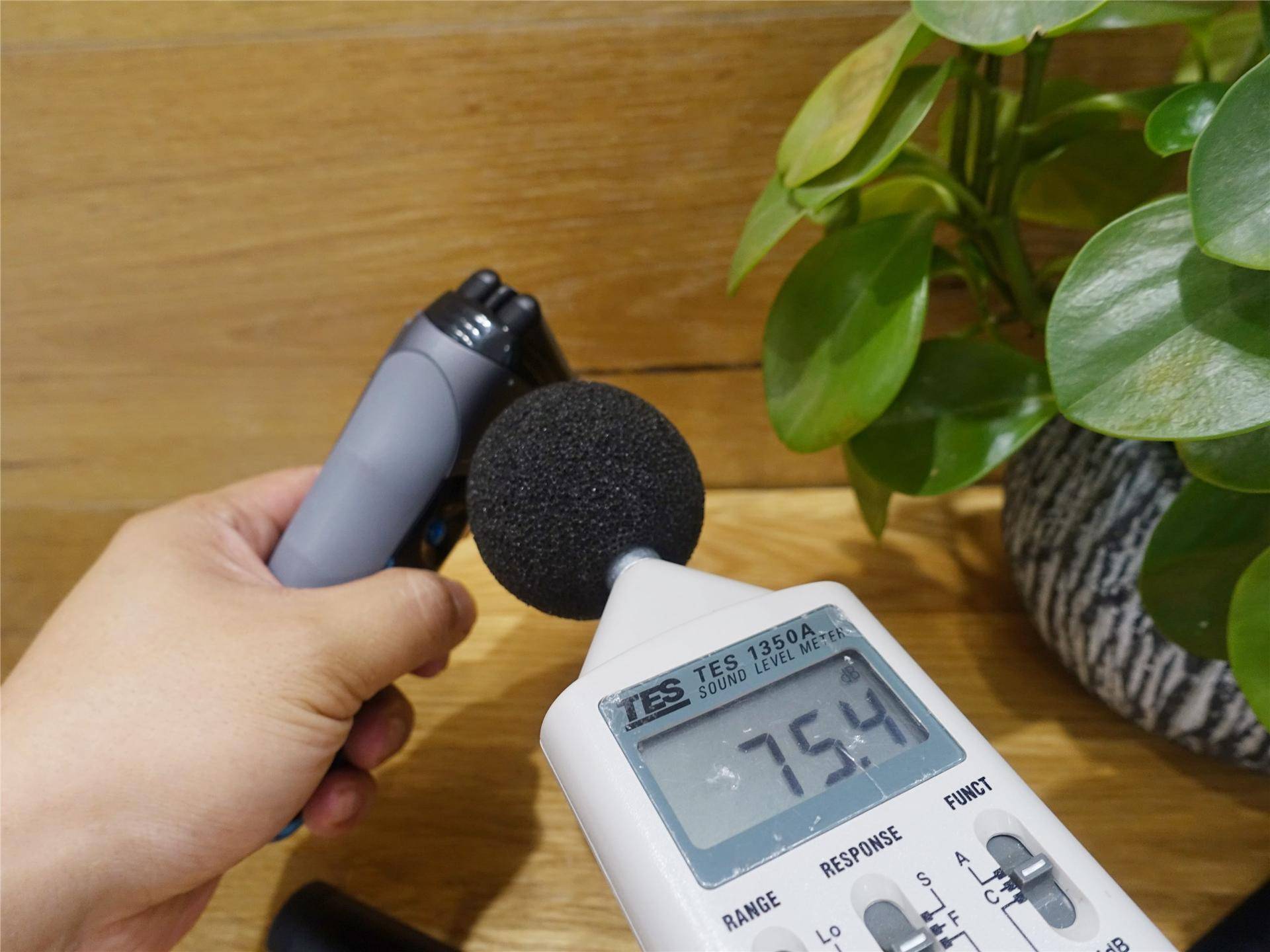 飞利浦剃须刀s2302和s1203,飞利浦s2302剃须刀能水洗吗