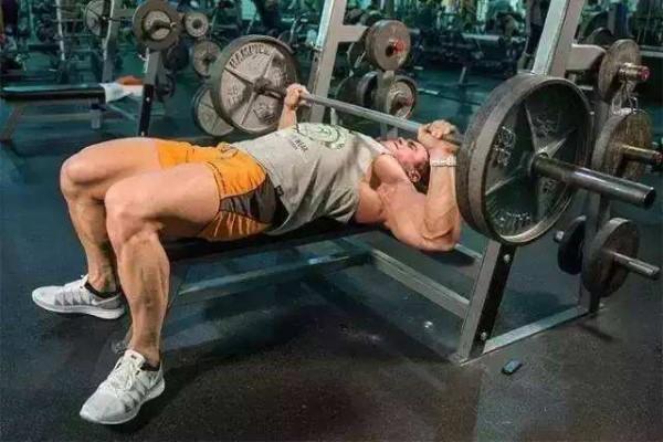 想要胸肌练大要先增脂吗,想要胸肌变大要什么效果