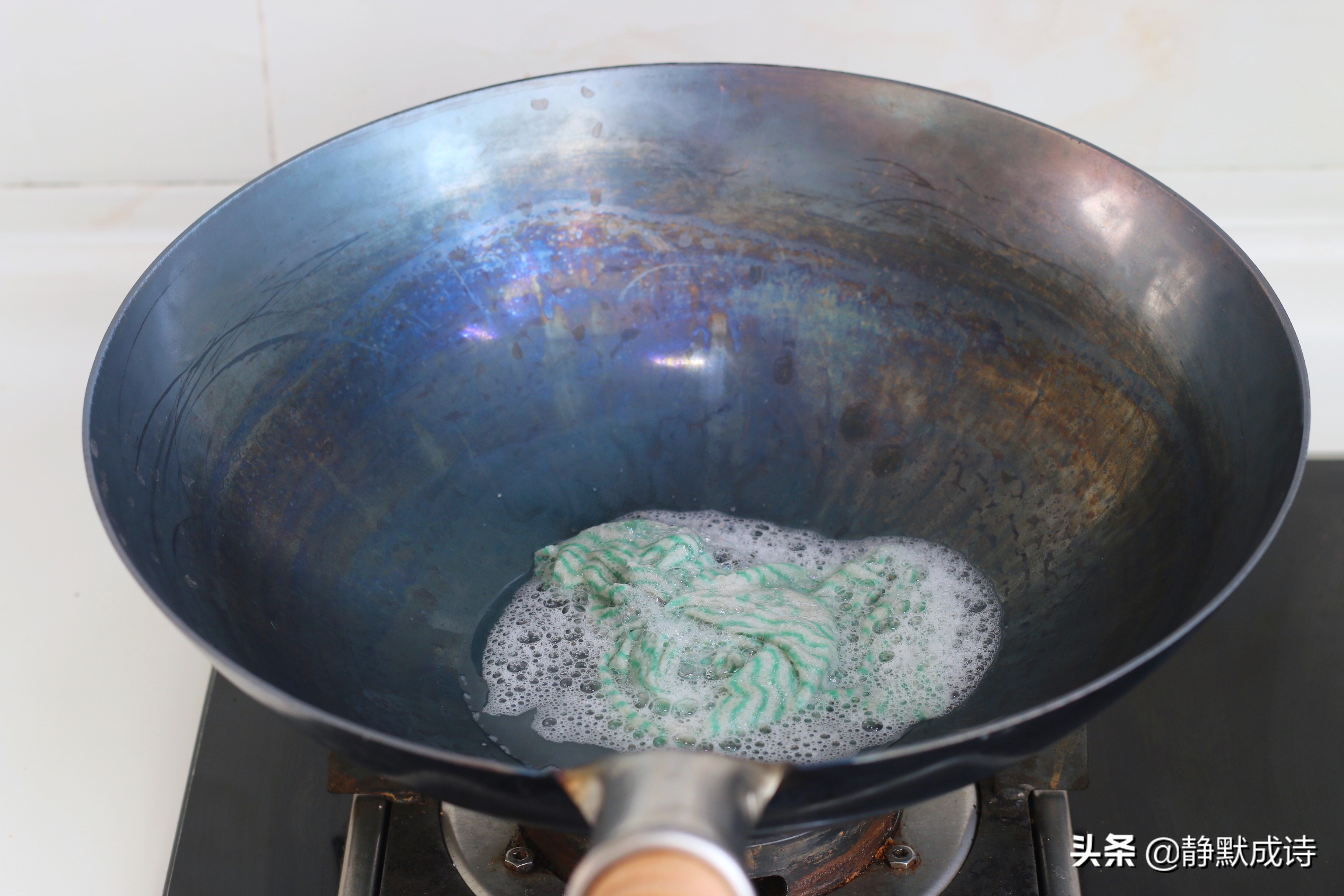 铁锅怎么开锅后直接用,铁锅怎么开锅不会生锈粘锅呢