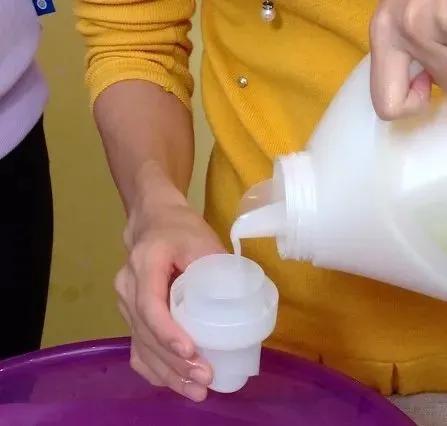 衣服上的小黑点怎么去,衣服出现小黑点怎么办