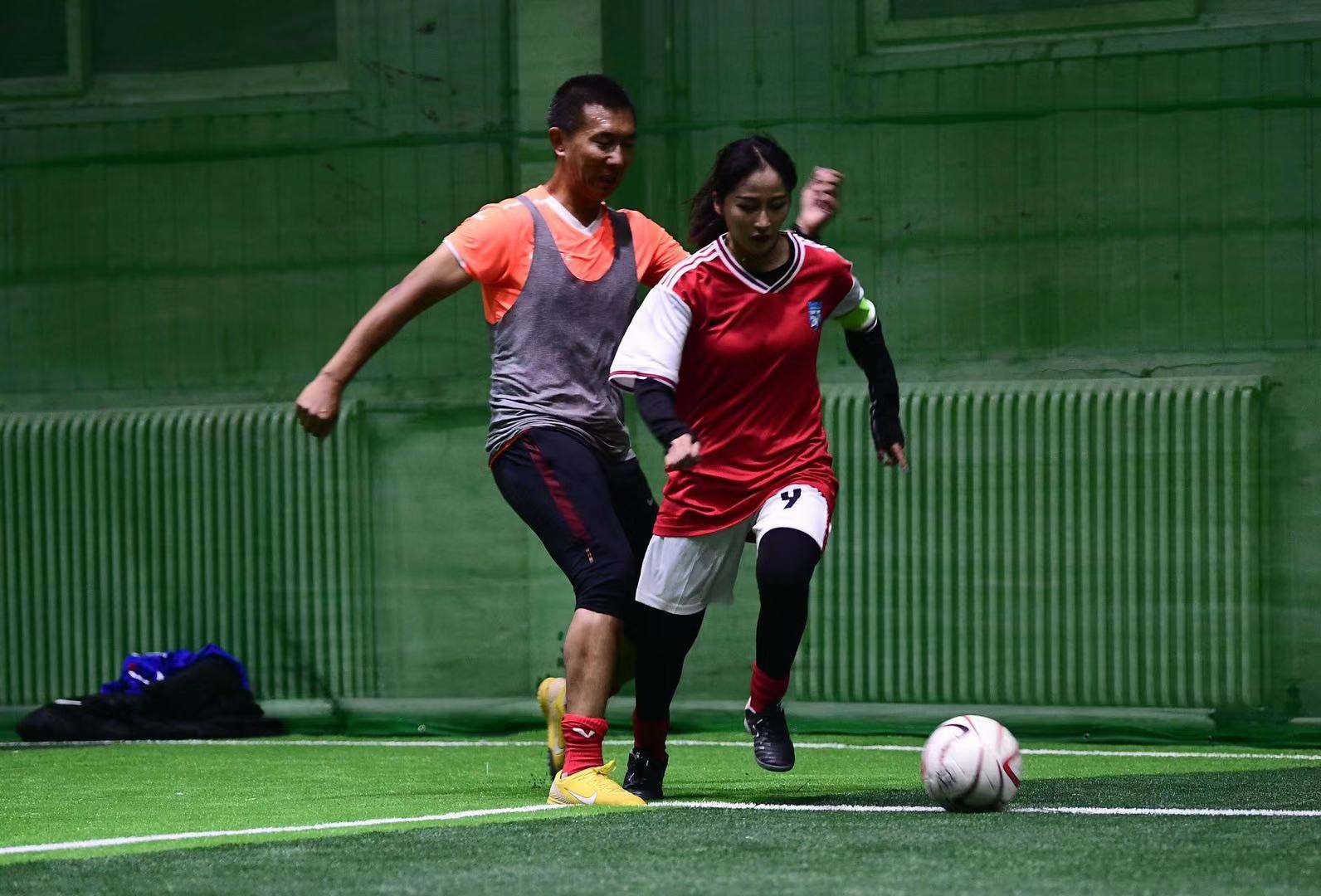 带空调的室内足球场,冬季的足球场