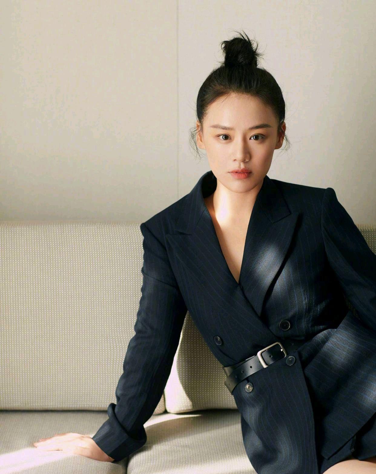 脸大肩厚怎样穿衣显瘦,脸大怎么穿显瘦