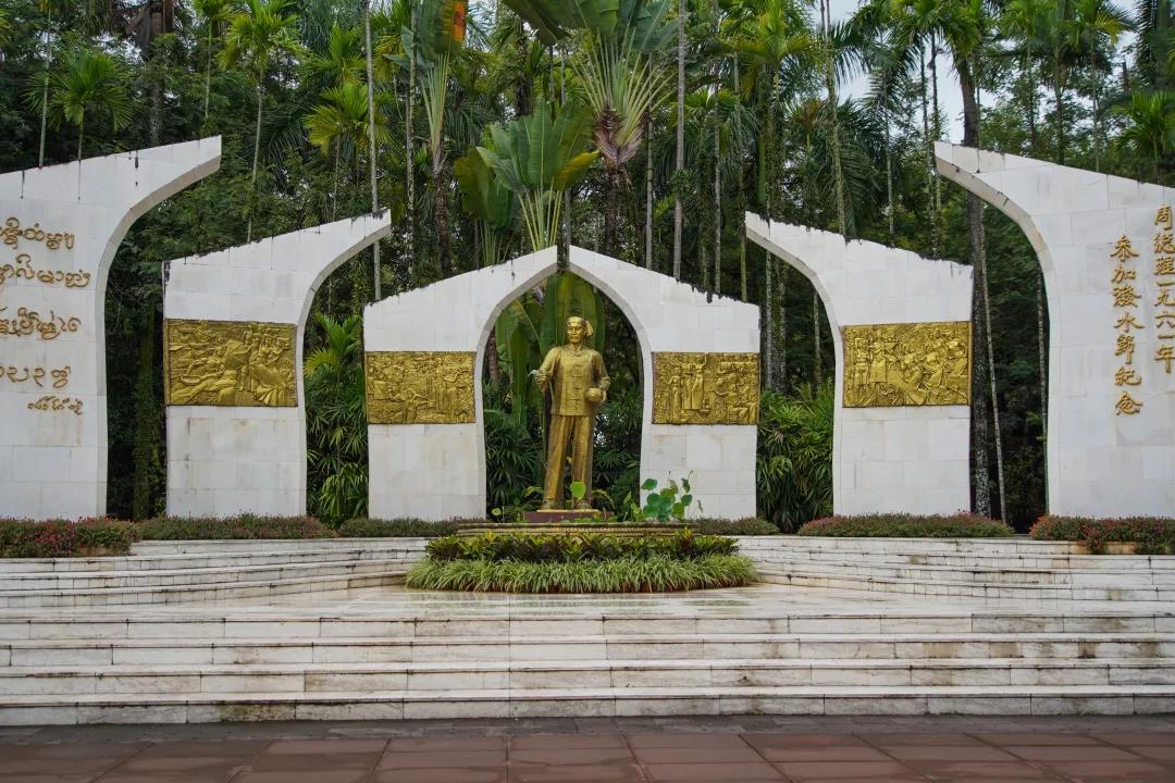 打卡中老铁路,曼听公园网红打卡景点