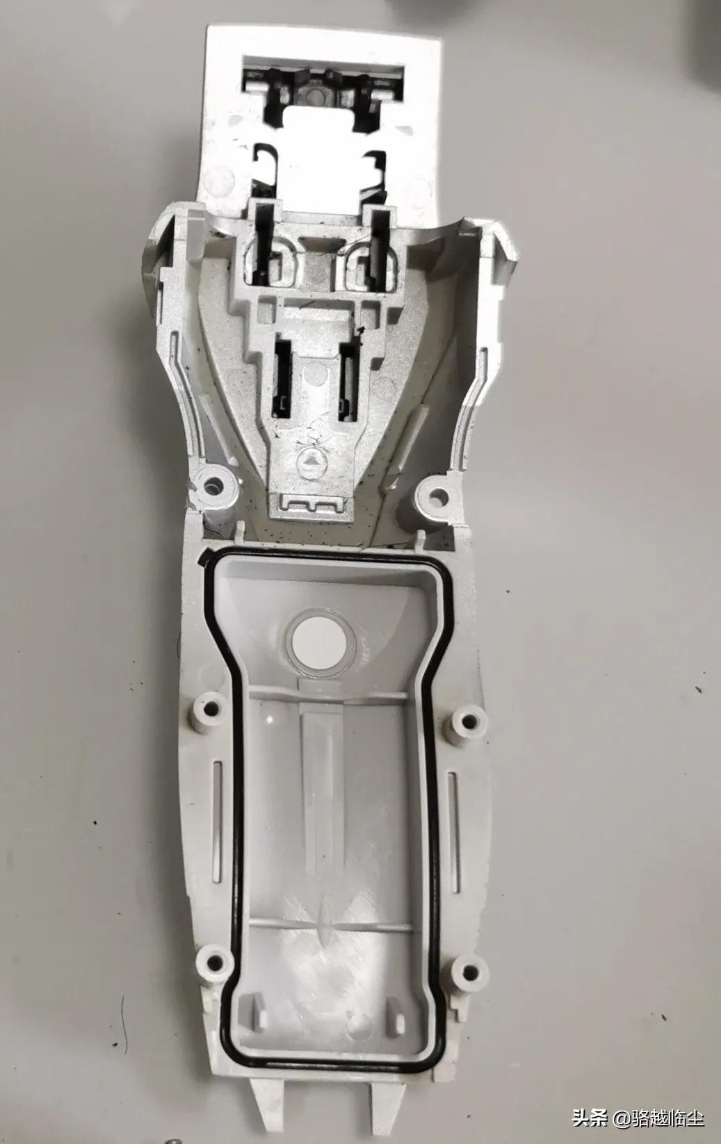 松下剃须刀rw30如何更换刀头,松下es-rw30更换电池教程