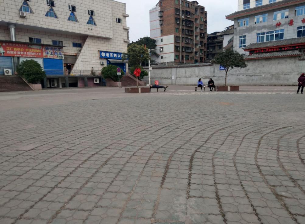 网友反映蓬安老广场有人聚众聊天喝茶周口街道办回应