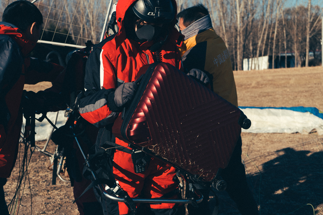 舒提啦1只旅行箱的革命，3年摔坏就换新，30米高空跌落测试合格