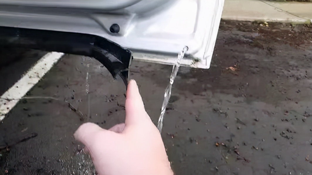 副驾驶漏水的原因及解决方法,车辆副驾驶漏水怎么办