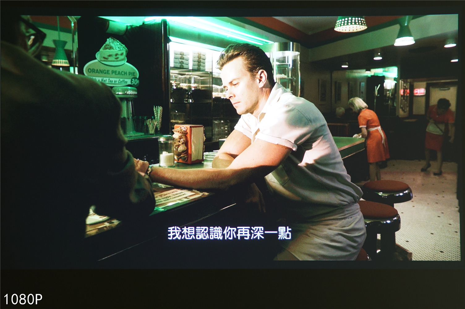 8000块的4K投影仪效果怎么样,800元的1080p的投影仪