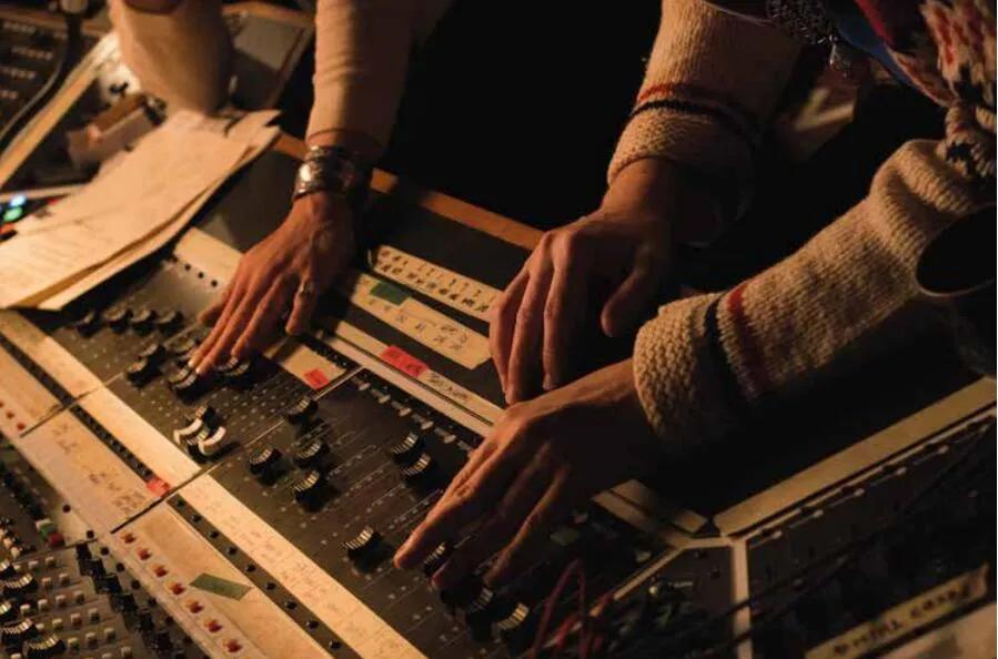 queen皇后乐队波西米亚狂想曲live版,皇后乐队波西米亚歌曲