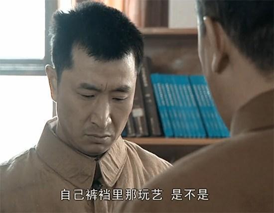 我有一个特别喜欢的老师,一个喜欢足球的体育老师