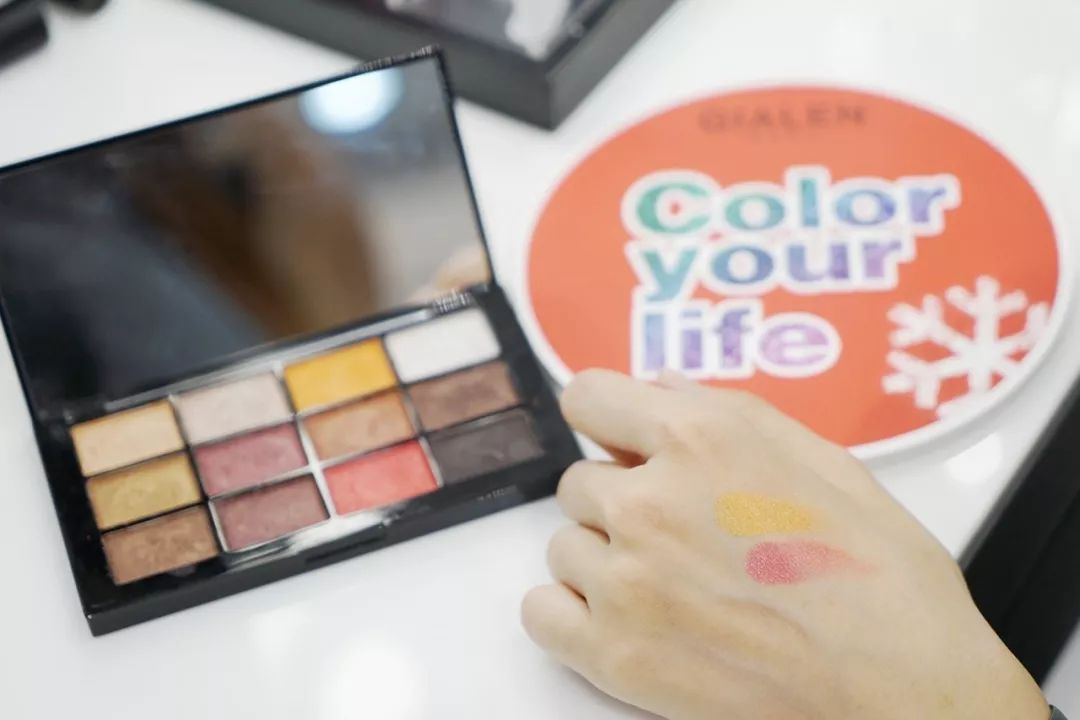 圣诞节可以化什么妆容,圣诞节该化什么妆才好看