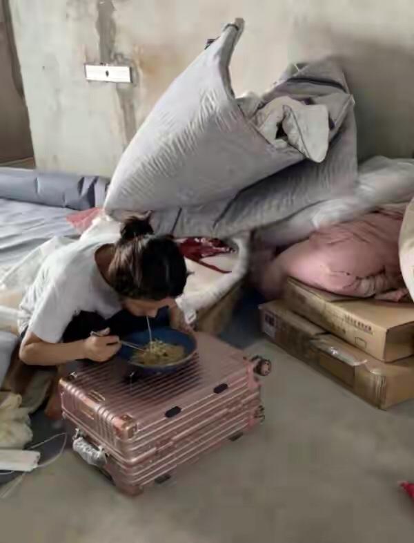 南京一女人抠门买了2套房,南京女的捡破烂8年3套房