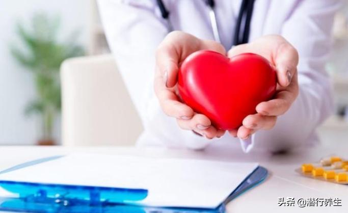 62岁男子突发脑梗52分钟紧急溶栓,男子脑梗倒地医生急救