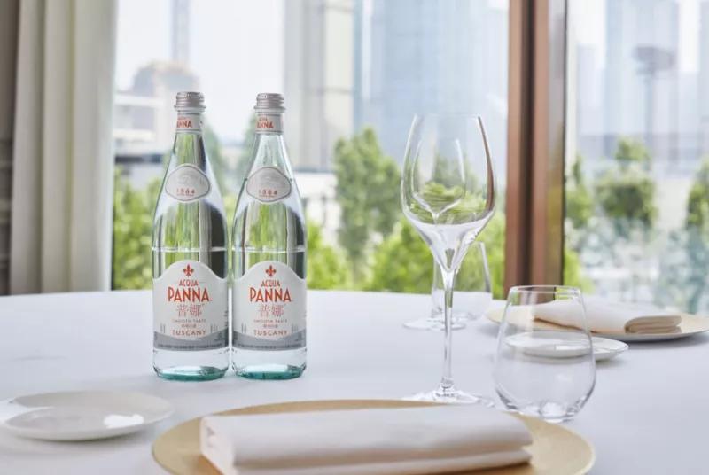 钟薛高新品雪糕草莓芝士,钟薛高雪糕小米联名