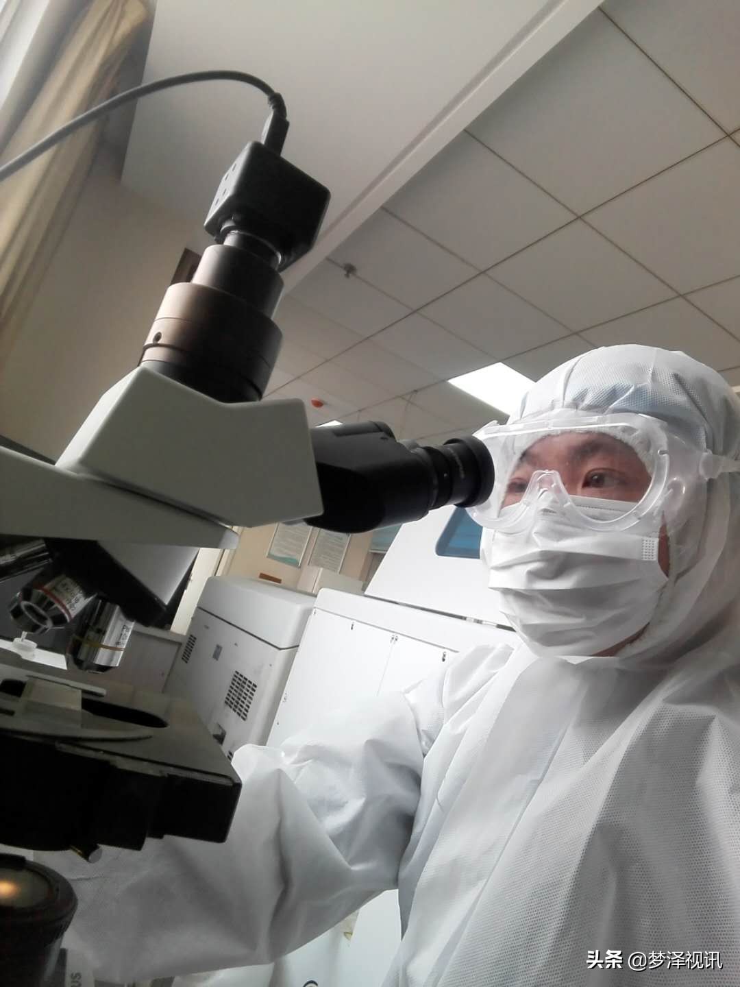 老爹支持儿子为抗日做贡献,父亲带领下全家参与抗疫