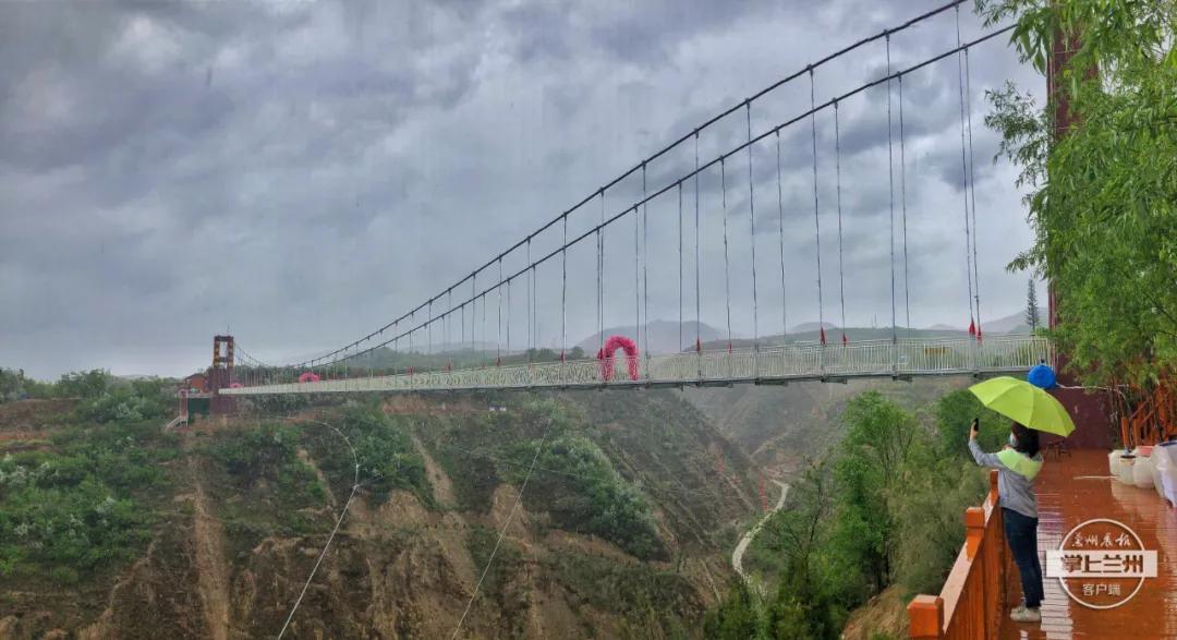 兰州黄河铁桥玻璃栈道,甘肃平凉最长的玻璃桥