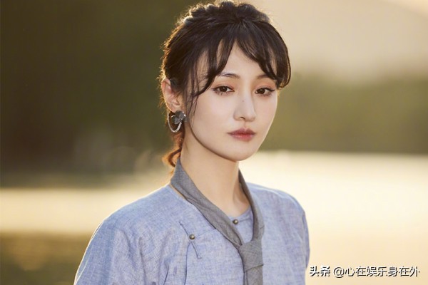 郑爽故意晾着吃瓜群众？昨晚10点还在微博点赞，粉丝力挺成底气