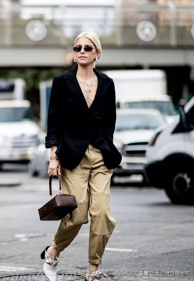 2020最潮搭配少不了这一条工装裤,初秋工装裤搭什么上衣