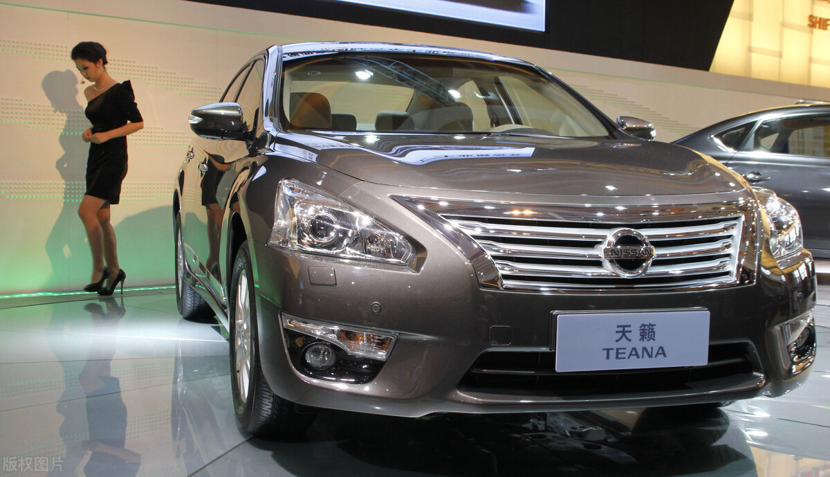 日产天籁水温高不循环怎么回事,日产天籁水温多少度风扇开始转