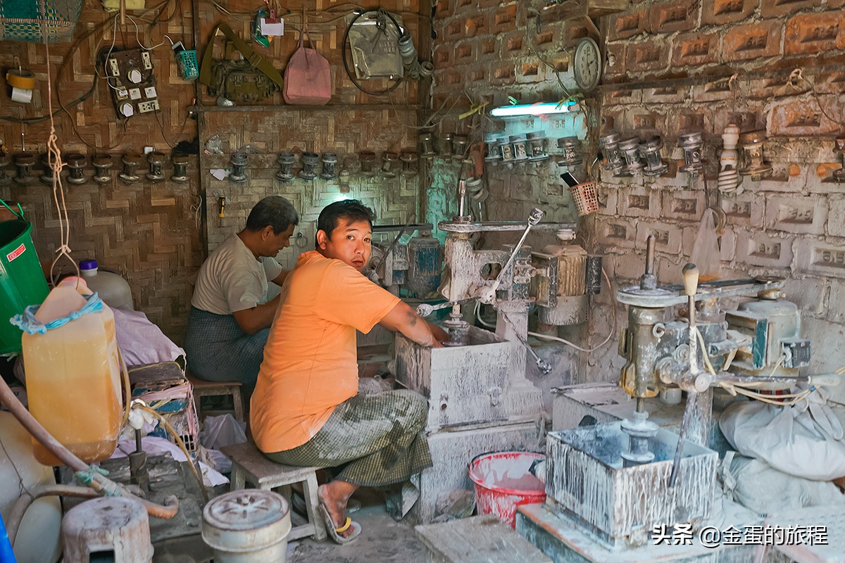 缅甸翡翠地摊市场收货直播,带大家看缅甸翡翠直播现场