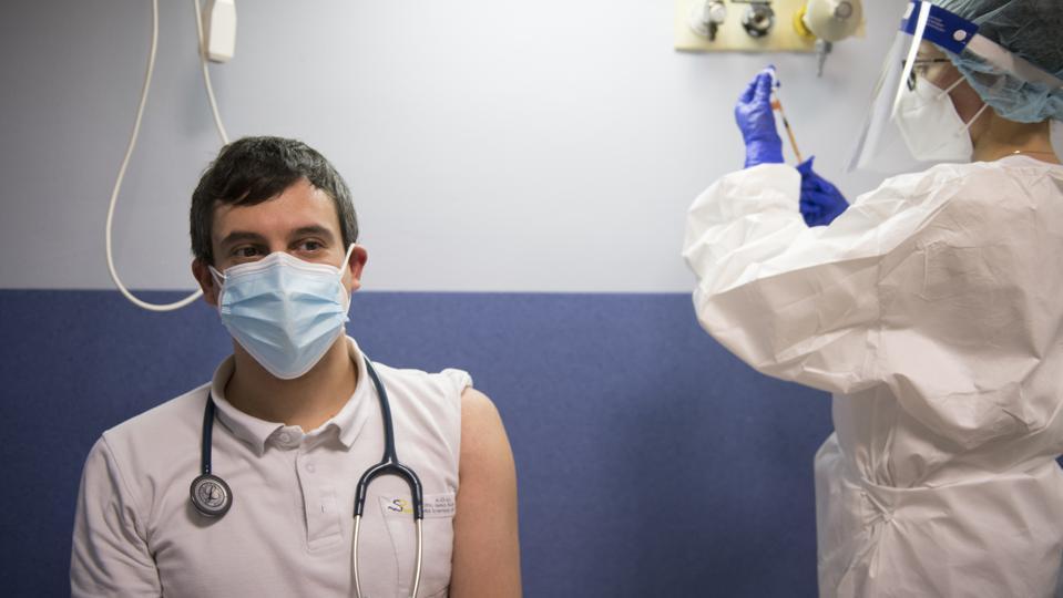 美国疫情期间医生死亡多少人,美国疫情死亡尸体处理最新