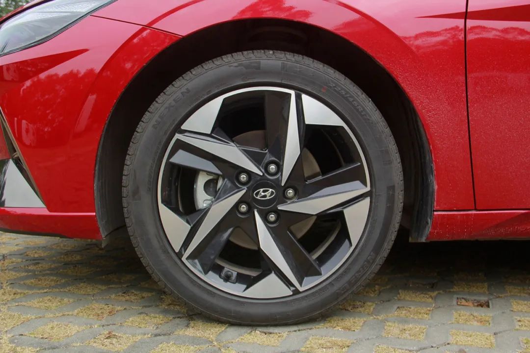 现代伊兰特驾驶质感,试驾第七代伊兰特1.4t百公里加速