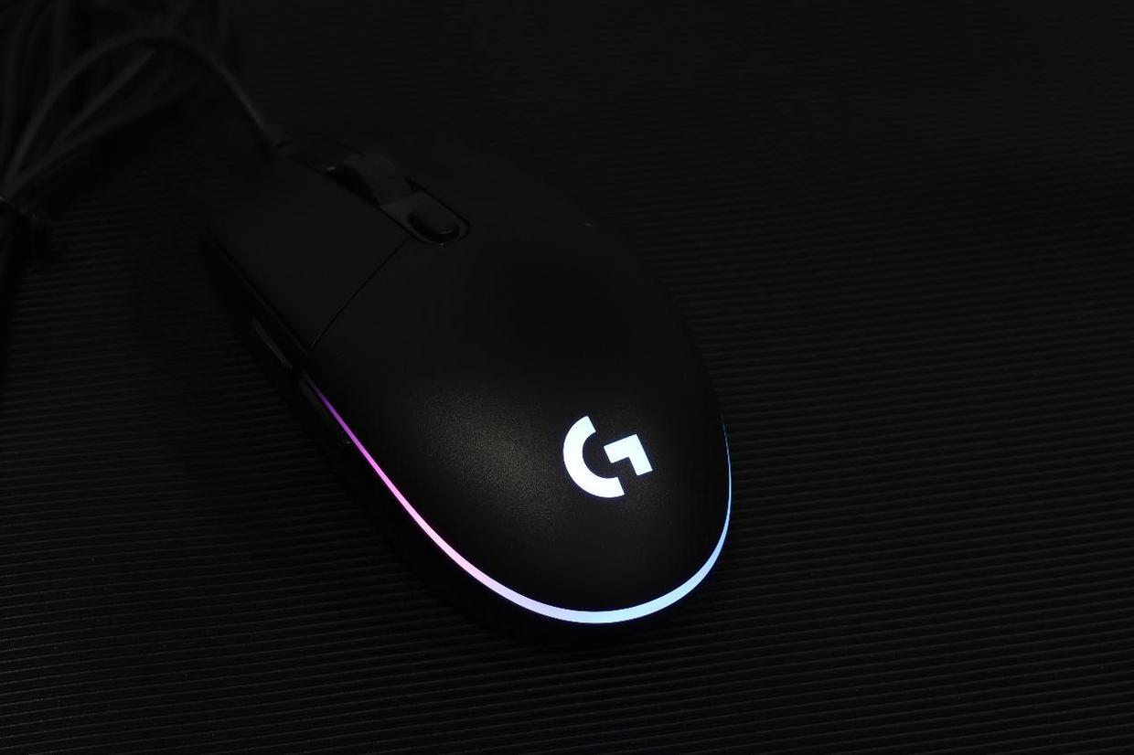 罗技的g102游戏鼠标使用感受,入门级罗技