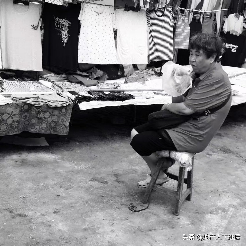 地产大佬出摊了吗,让地产大佬出摊