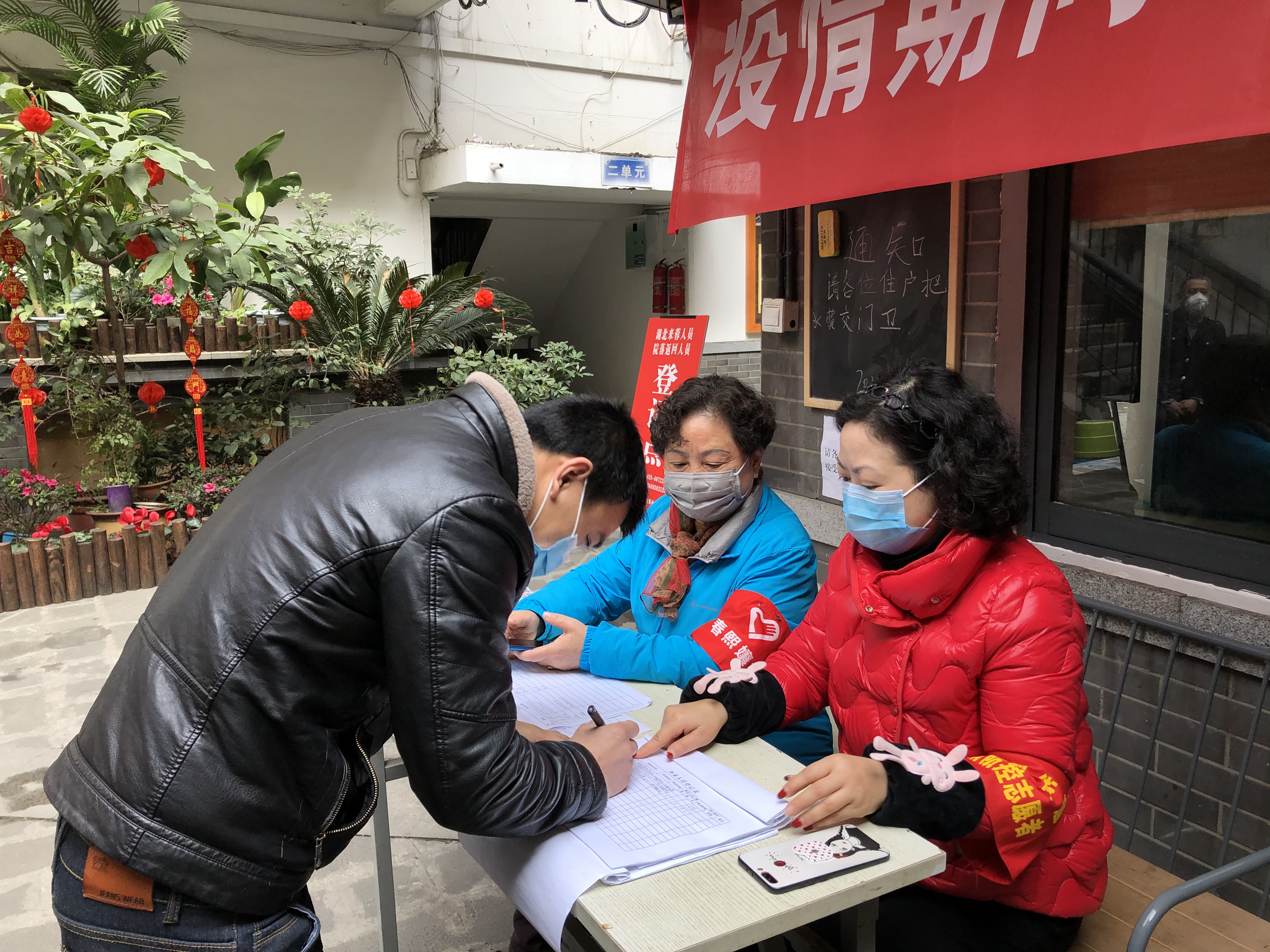 学雷锋志愿同行战疫情,学雷锋志愿者为疫情做贡献