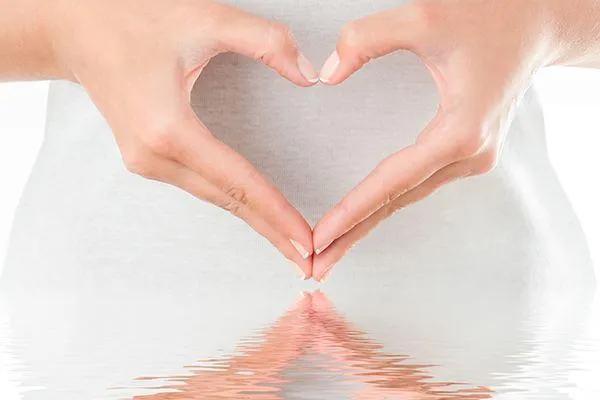 裤上黄黄的还有异味是怎么回事,女裤老是发黄是什么原因