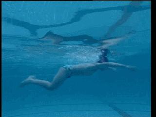 蛙泳腿部翻脚错误纠正,蛙泳在水中腿部翻脚忘记了怎么办