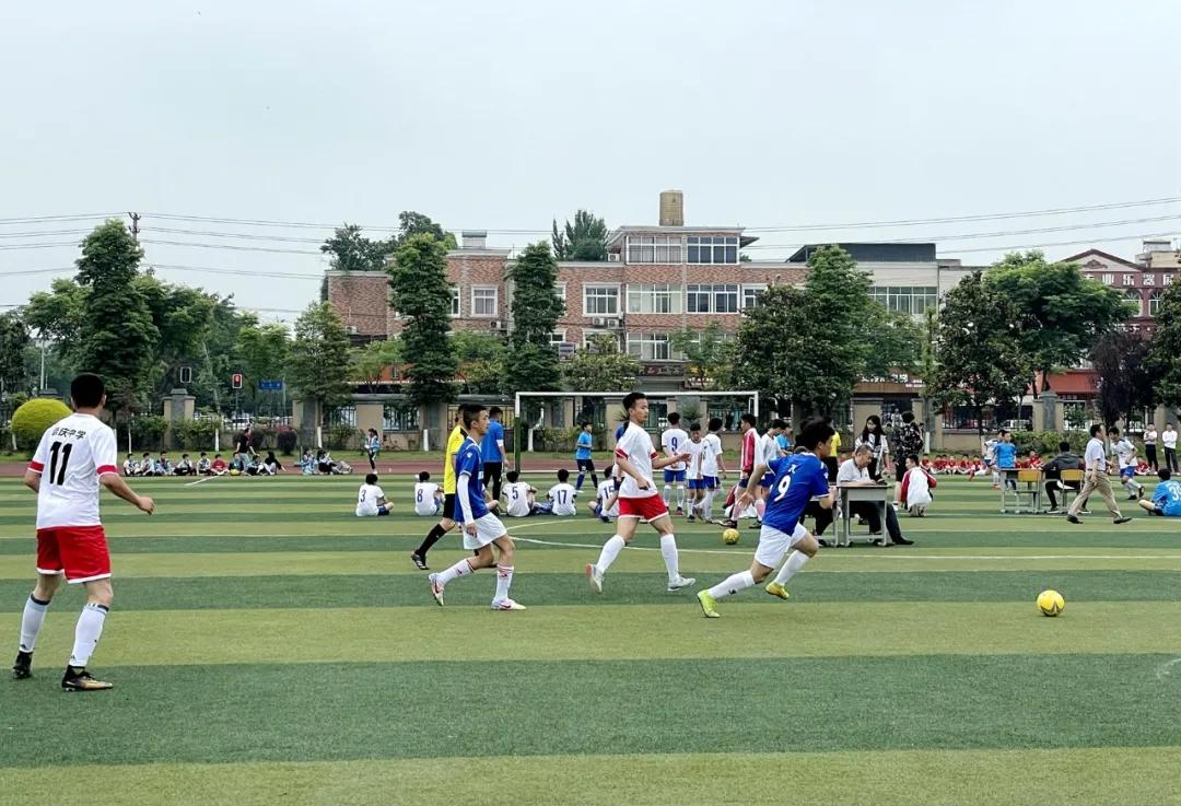 芳菲大地,绿茵赛场放飞足球梦