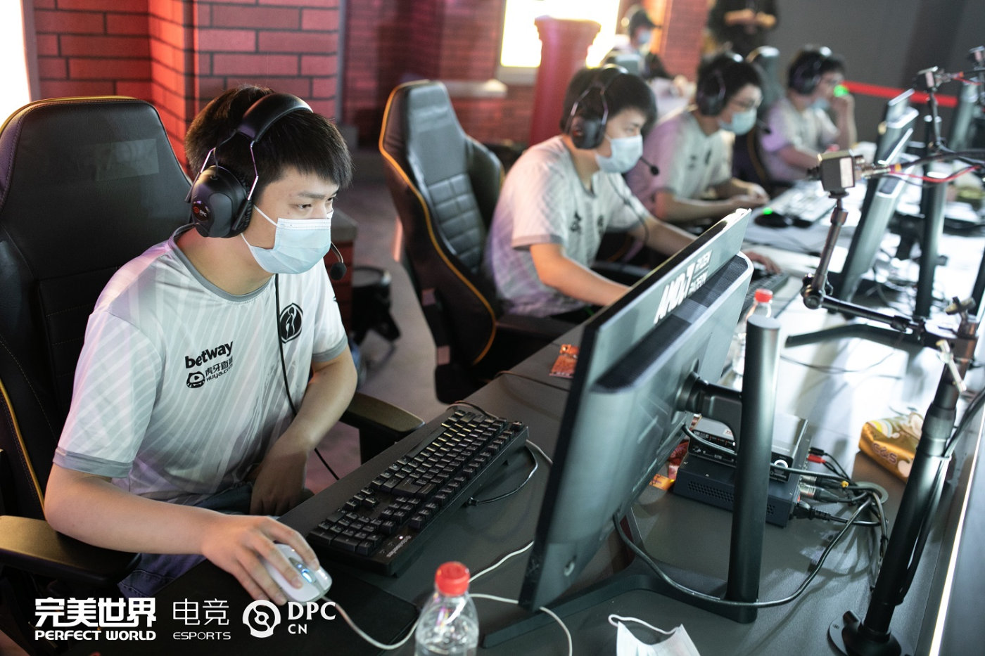 ig让一追二战胜v5视频第一局,18年ig对战lgd比赛完整视频