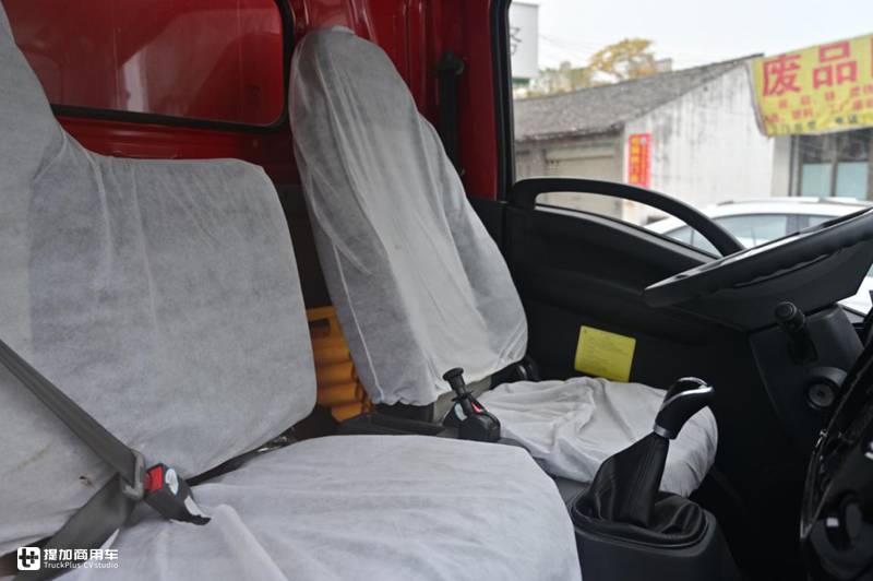 微卡车身轻卡的载重，窄体驾驶室内外都是亮点，这辆解放轻卡火了