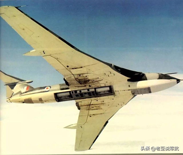 英国v型轰炸机,英国三神轰炸机