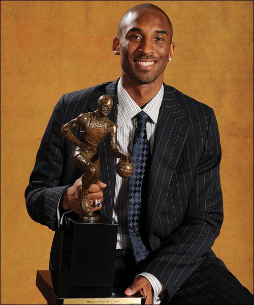 回顾科比的荣耀时刻,篮球巨星科比纪念视频