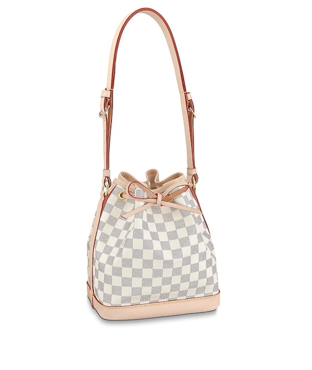 会背水桶包的人,会背奢侈品包包