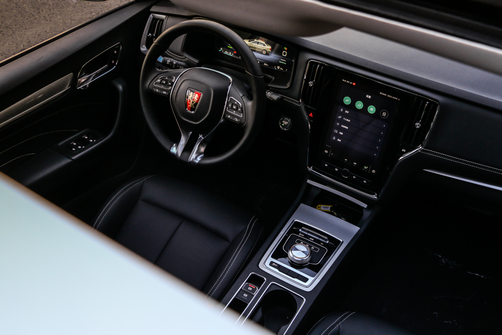 换“芯”出发智能前行试驾2019款荣威ei6PLUS