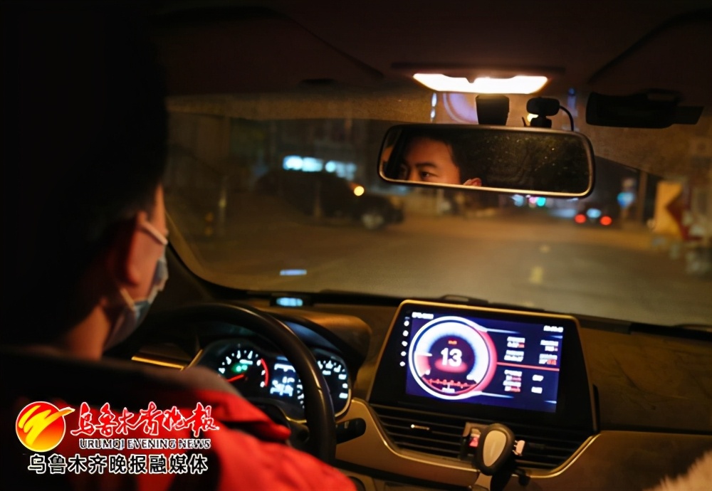 快递小哥深夜配送,快递小哥配送流程