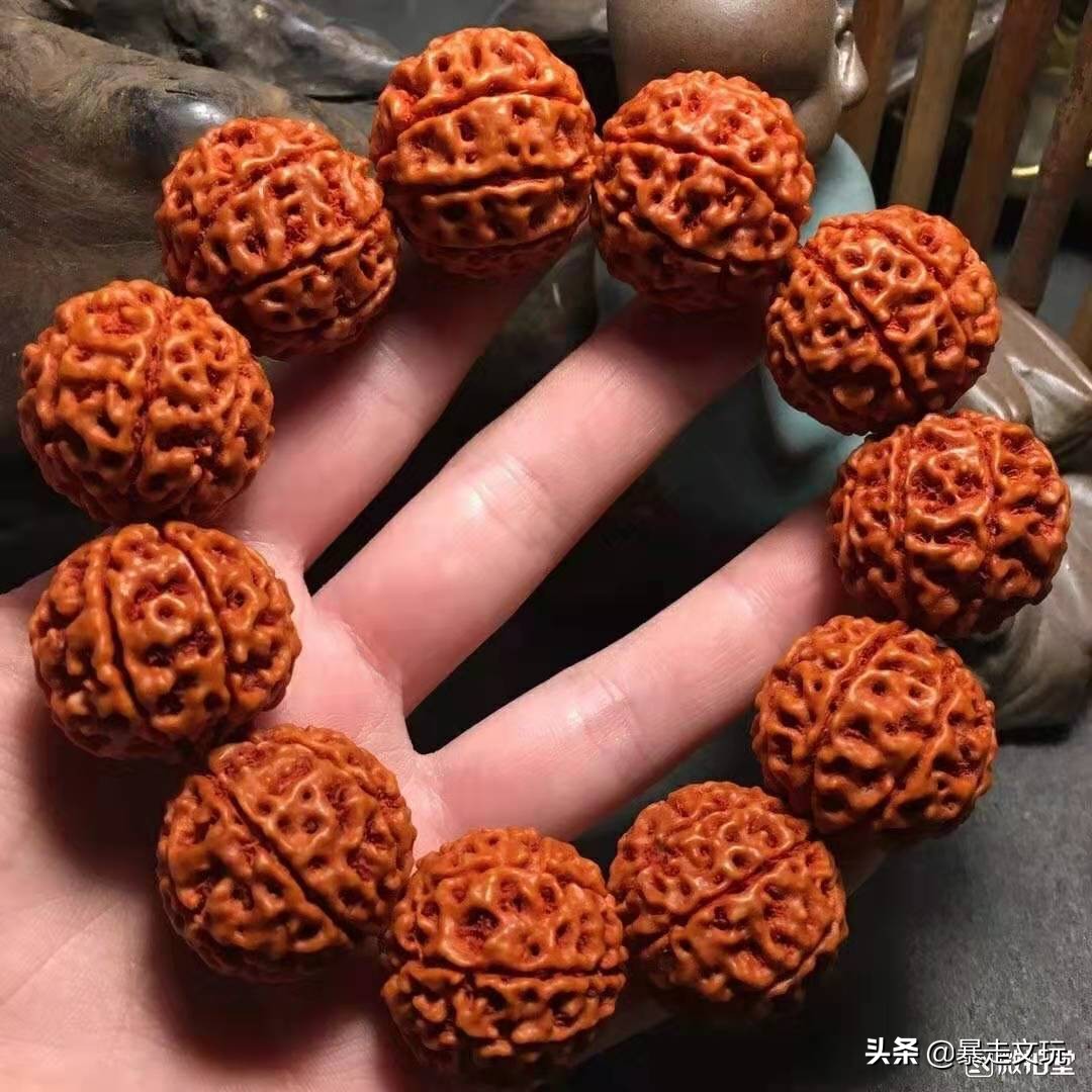 金刚菩提手串发黑怎么回事,金刚菩提子盘玩后颜色发黑