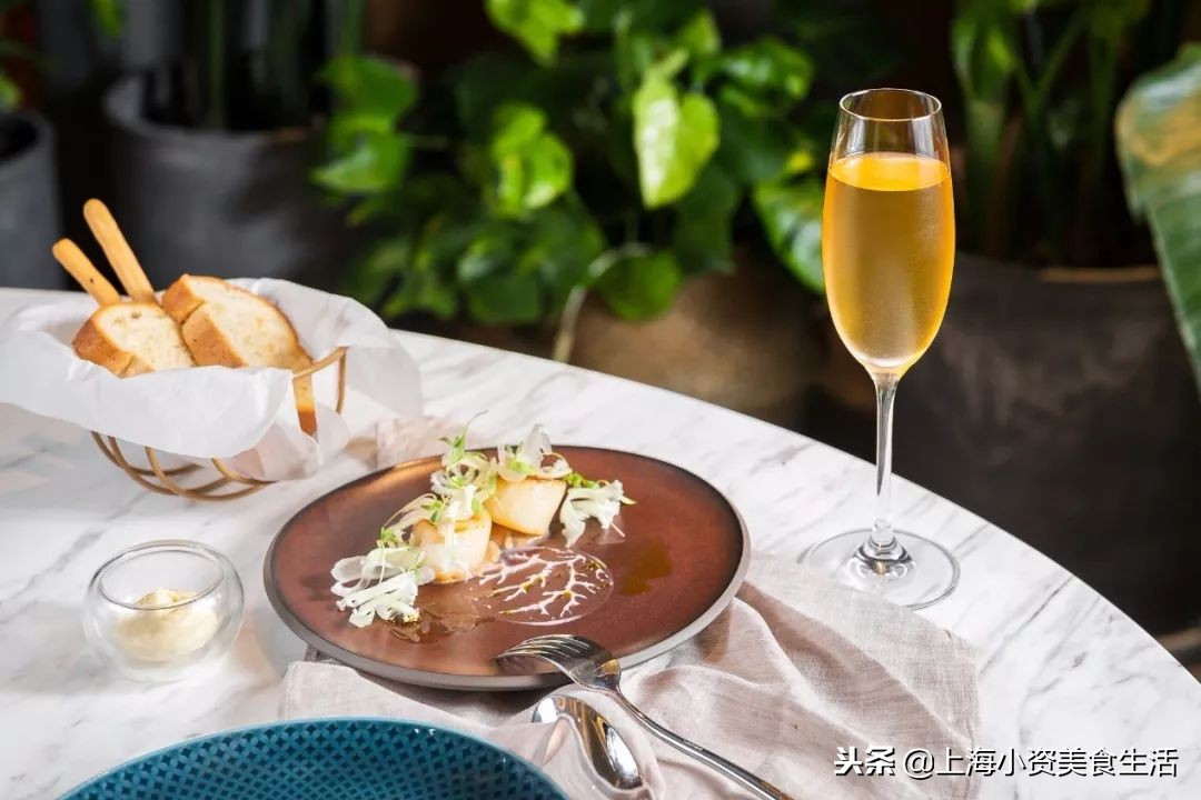 一顿饭至少配六个菜,一顿饭喝六碗汤