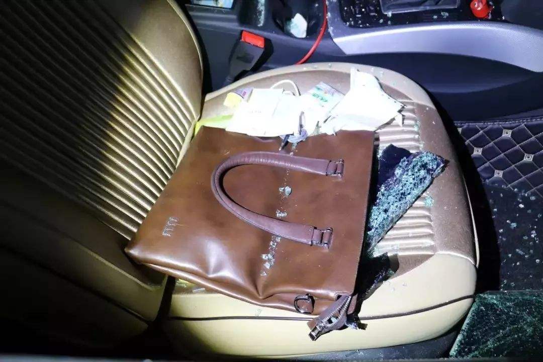 车钥匙被锁车里怎么处理,gl8别克车钥匙锁车里了怎么开车门