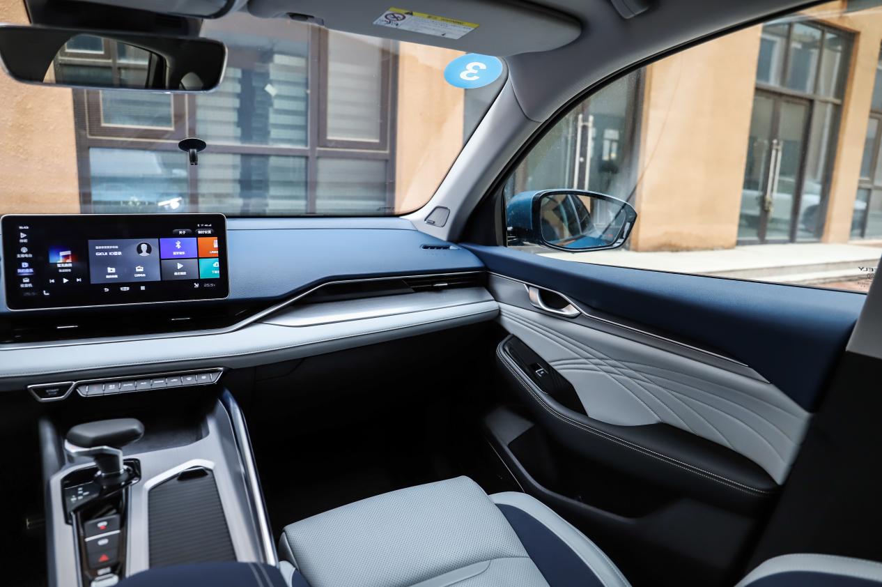 年轻先从动力开始试驾吉利星瑞,颜值才华全都要深度试驾吉利星锐