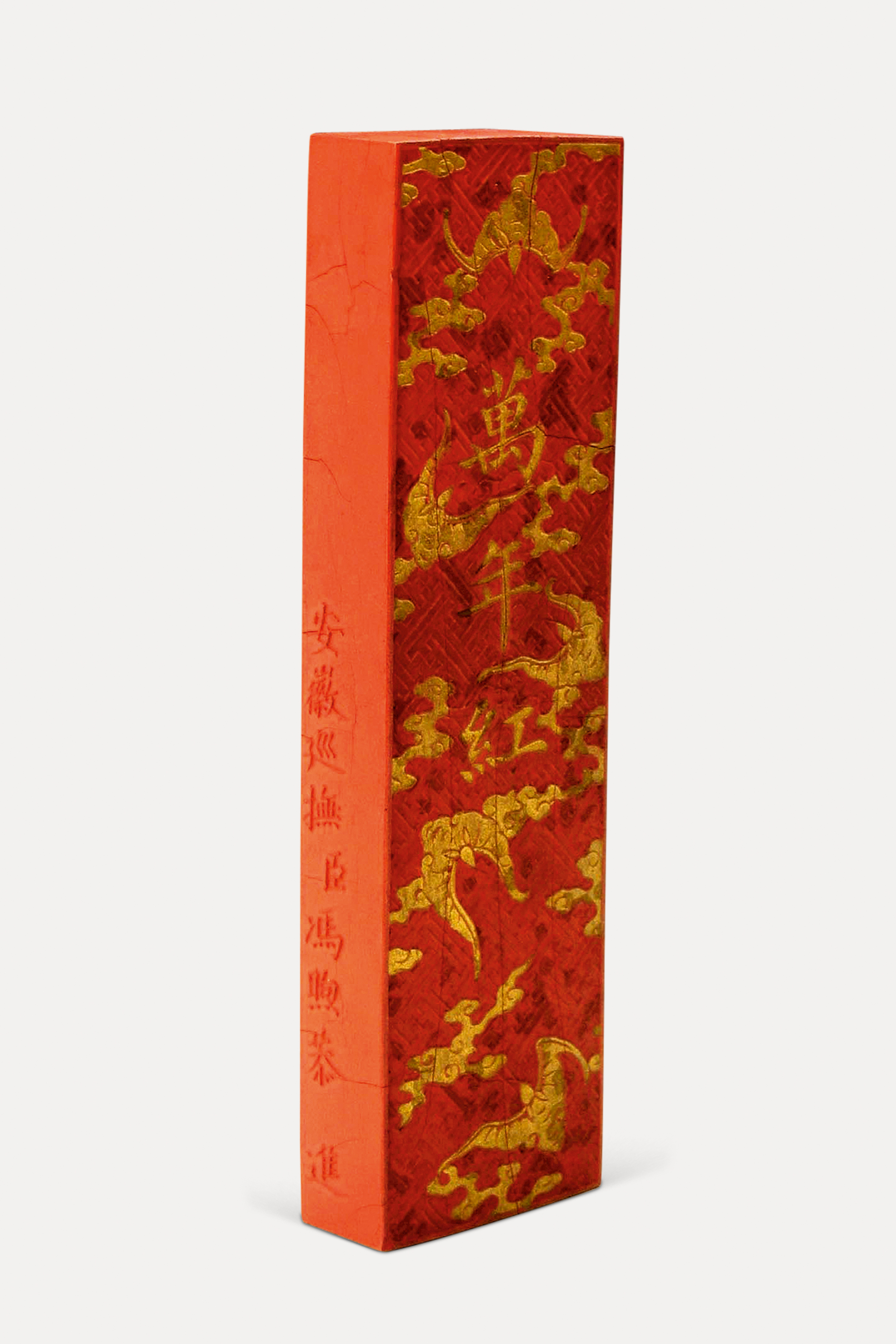 中国古代的文房四宝是笔墨纸砚,文房四宝中最顶尖的笔墨纸砚