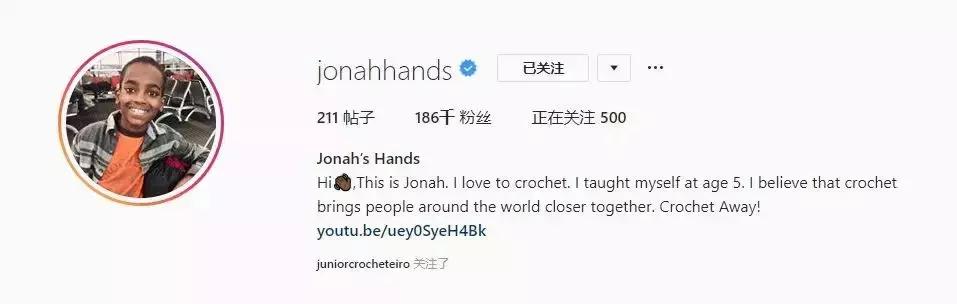 19万人看男生玩编织?从非洲弃婴到全美偶像,11岁男孩用6年逆袭人生...