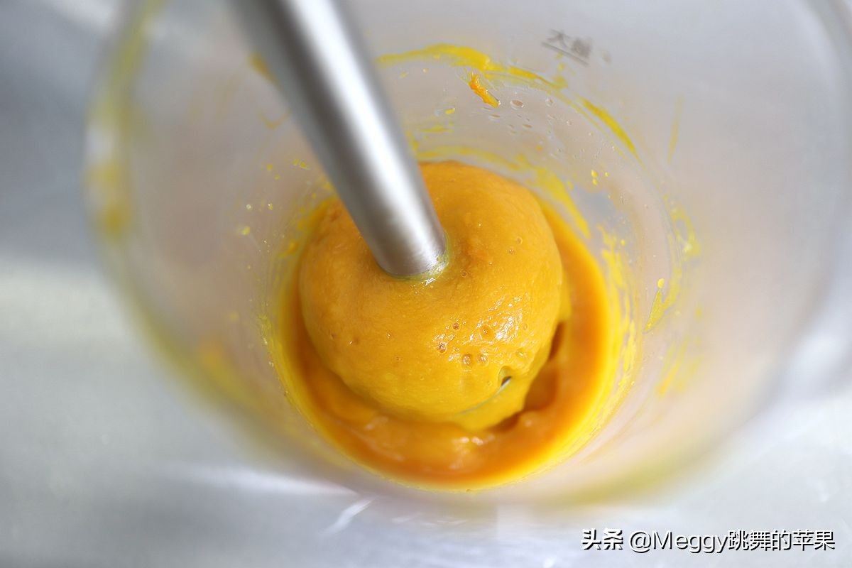 用10个鸡蛋做蛋糕不需要烤箱,如何用2个鸡蛋做蛋糕不需要牛奶