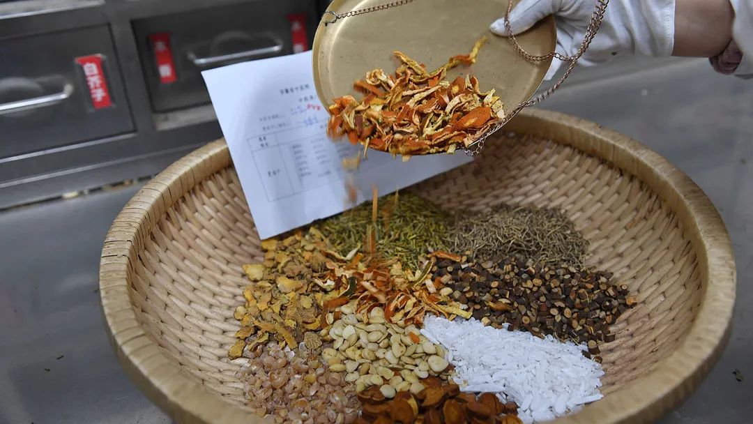 驳海伦·罗利的中医“政治触手”谬说——兼论新冠肺炎疫情期间中医药国际形象的建构