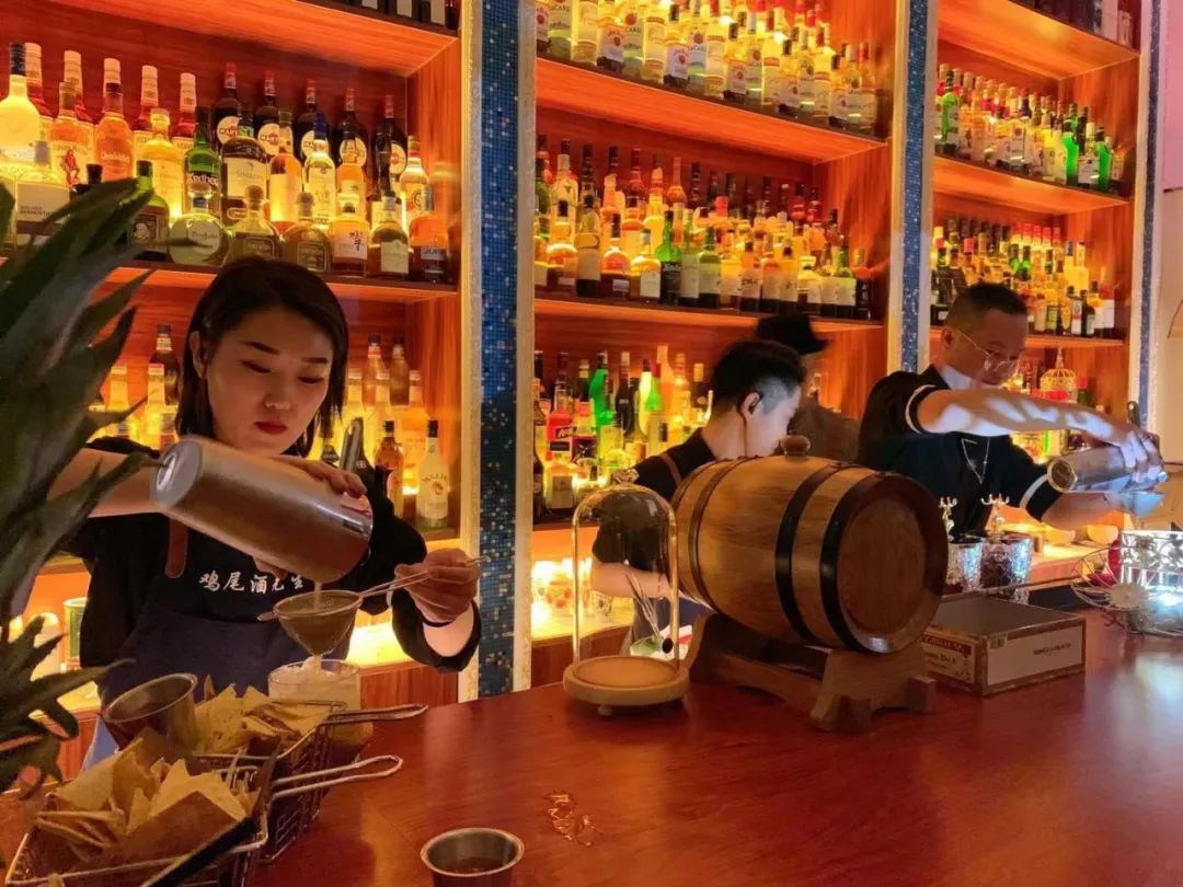 加鱼子酱的鸡尾酒喝过吗？长春首家分子鸡尾酒吧，味道太神奇了