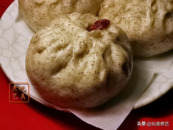 黑包子,包黑子,内藏笋丝肉馅,开吃不开铡