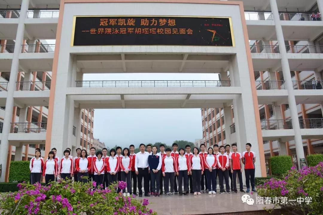 世界蹼泳冠军,世界游泳冠军去海里